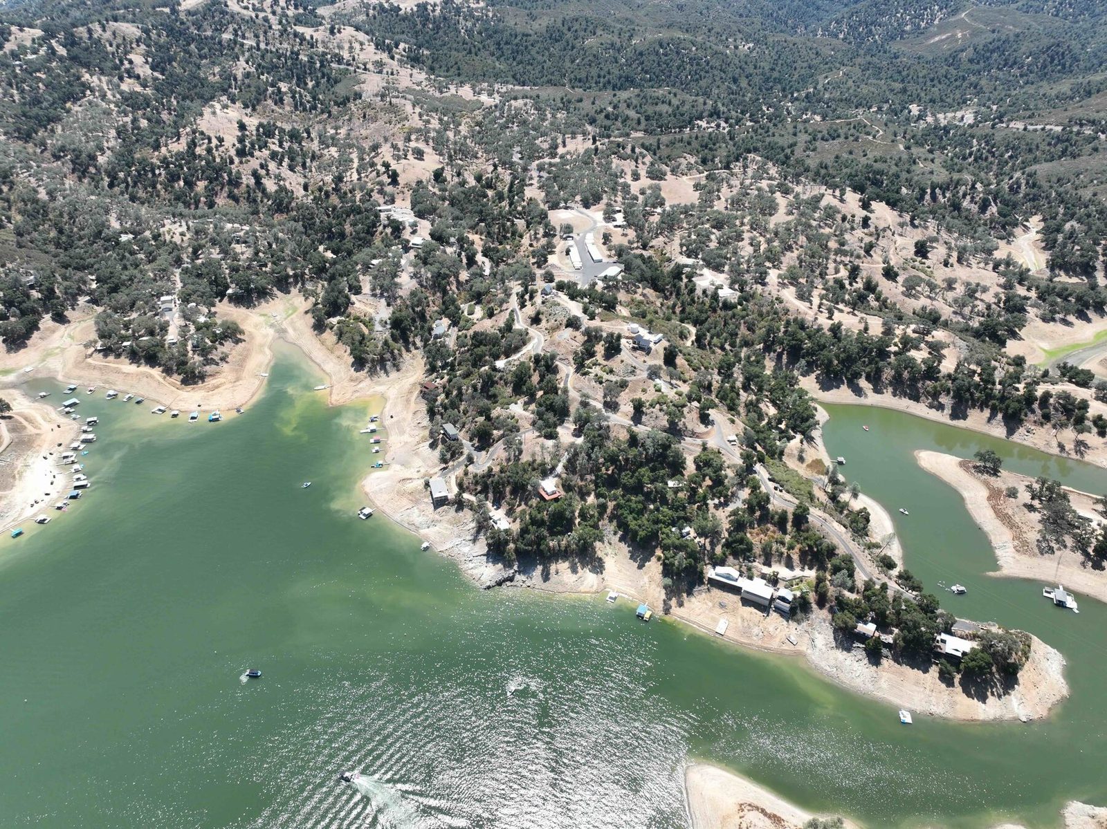 Aerial view of the Cal Shasta Club community and lake